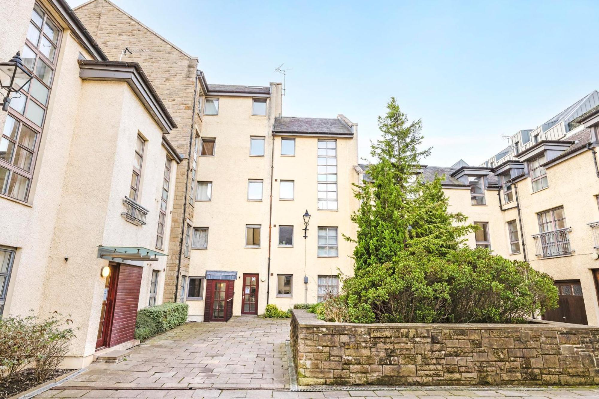Joivy Stylish Apartment With Balcony In Old Town EDI Exteriér fotografie